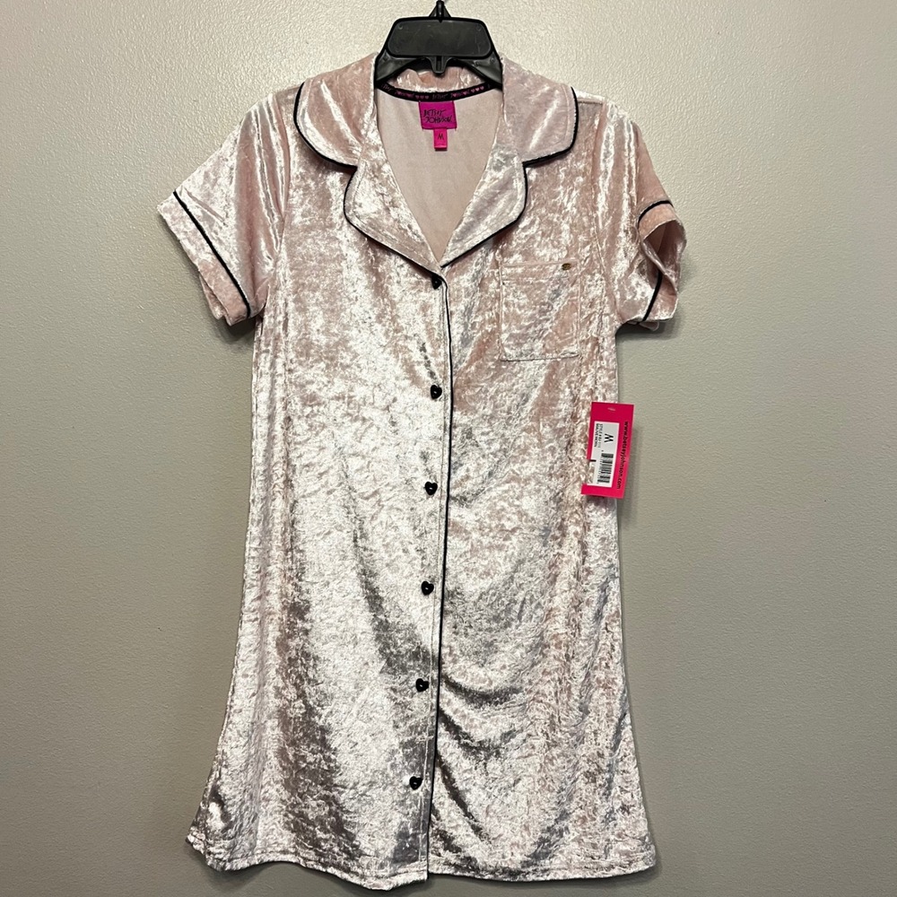 Betsey Johnson Pink Crushed Velvet Sleep Shirt Heart Buttons NWT Medium - Picture 1 of 7